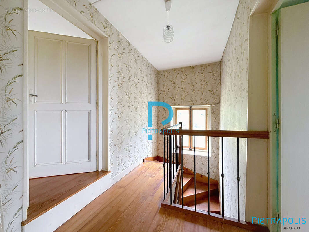 Maison 130 m² à Affoux  - photo 8
