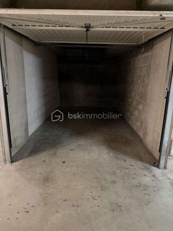 Parking à CORBEIL-ESSONNES