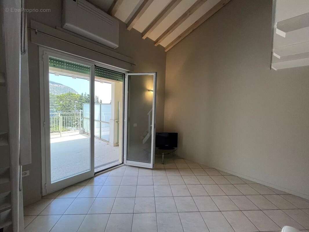 Appartement à EZE