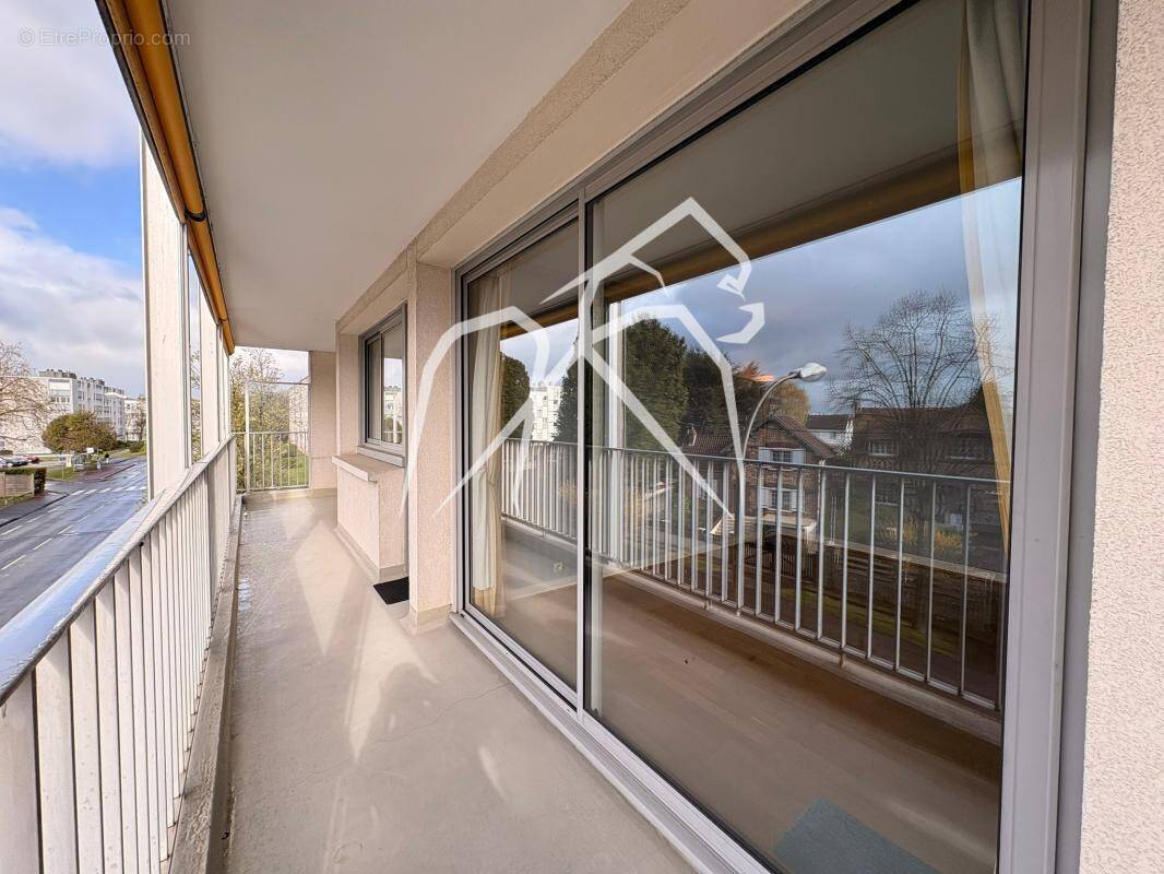 Appartement à MONT-SAINT-AIGNAN