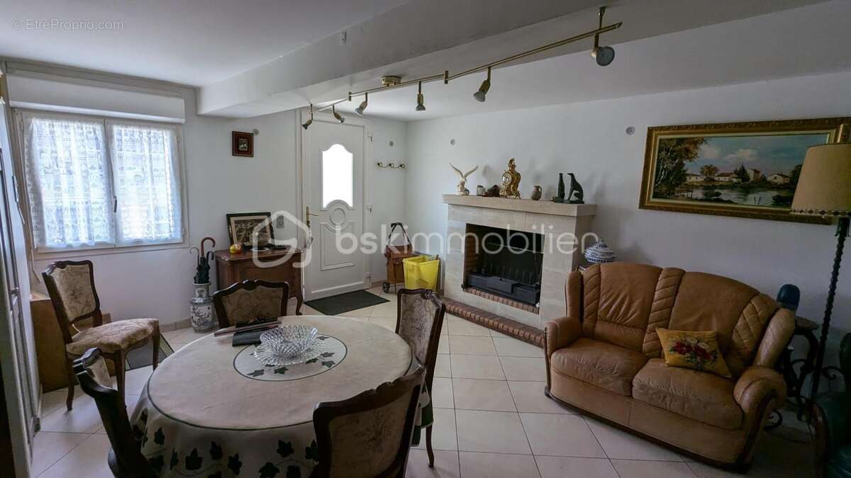 Maison à SAINT-FRONT-DE-PRADOUX