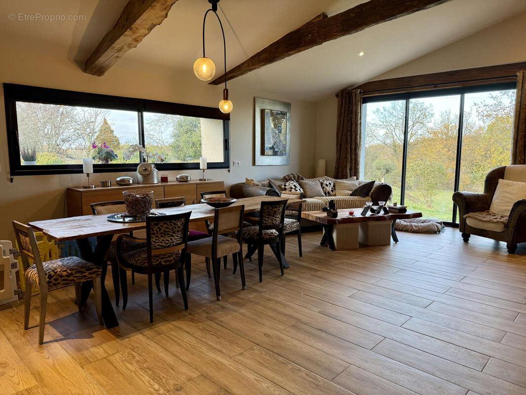 Maison à MONTAIGU-DE-QUERCY