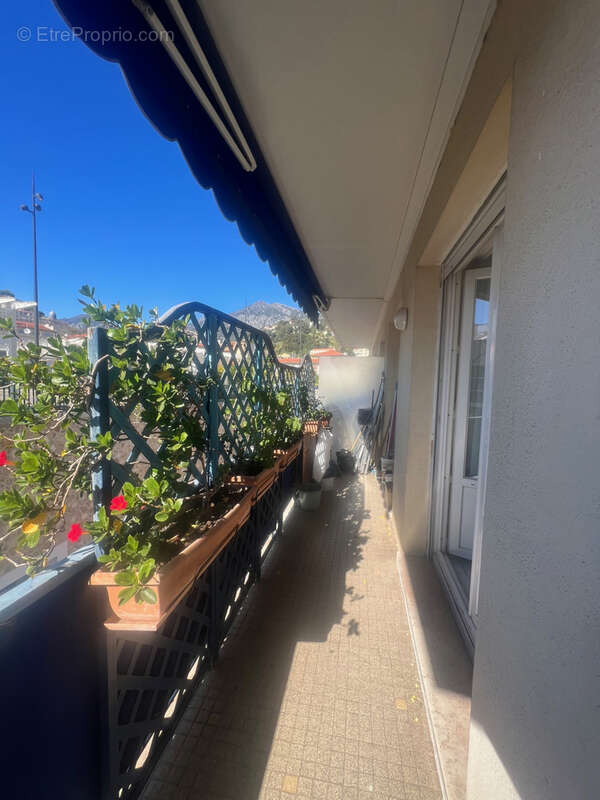 EXCLUSIVITE- BAISSE DE PRIX-Bel emplacement pour ce T3 de 77m2 avec vue dégagée sur Tennis Club de Menton-Balc - photo 13