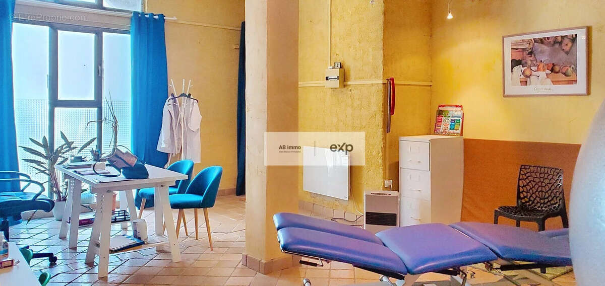 Commerce à PUYLAROQUE