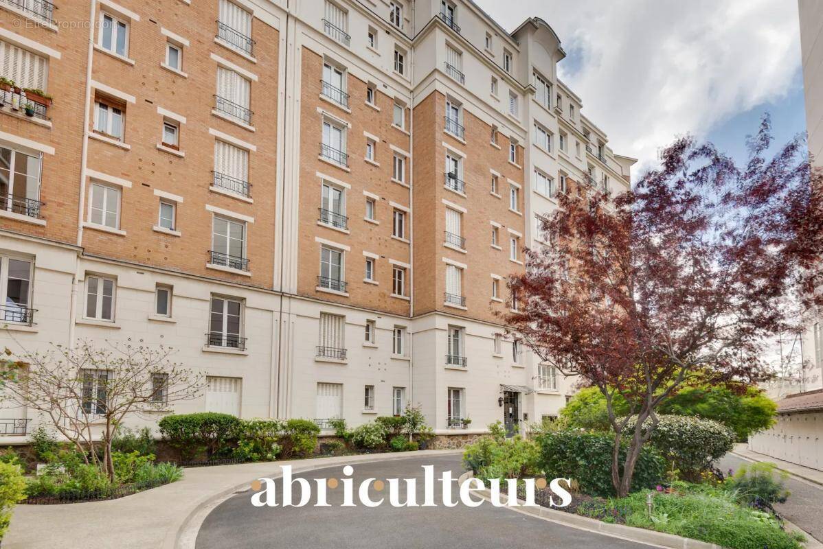 Appartement à COURBEVOIE