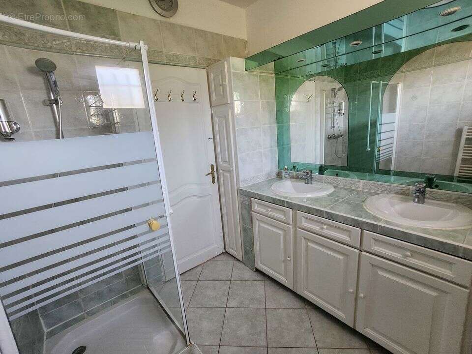 Maison de 242 hab //  terrain 1196 m² // piscine / sauna / spa - photo 17