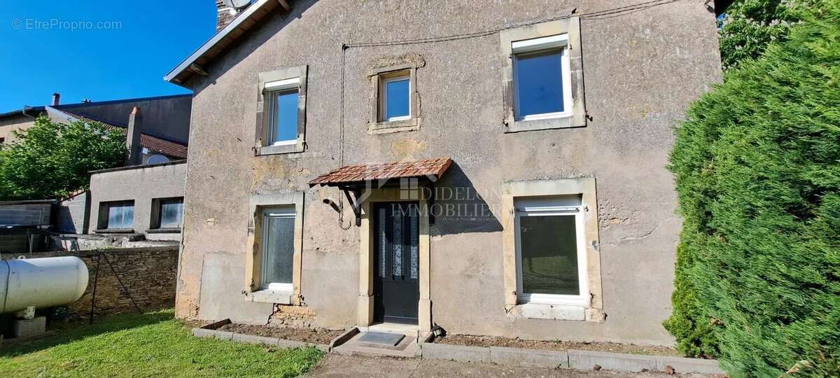 Maison à THIAUCOURT-REGNIEVILLE