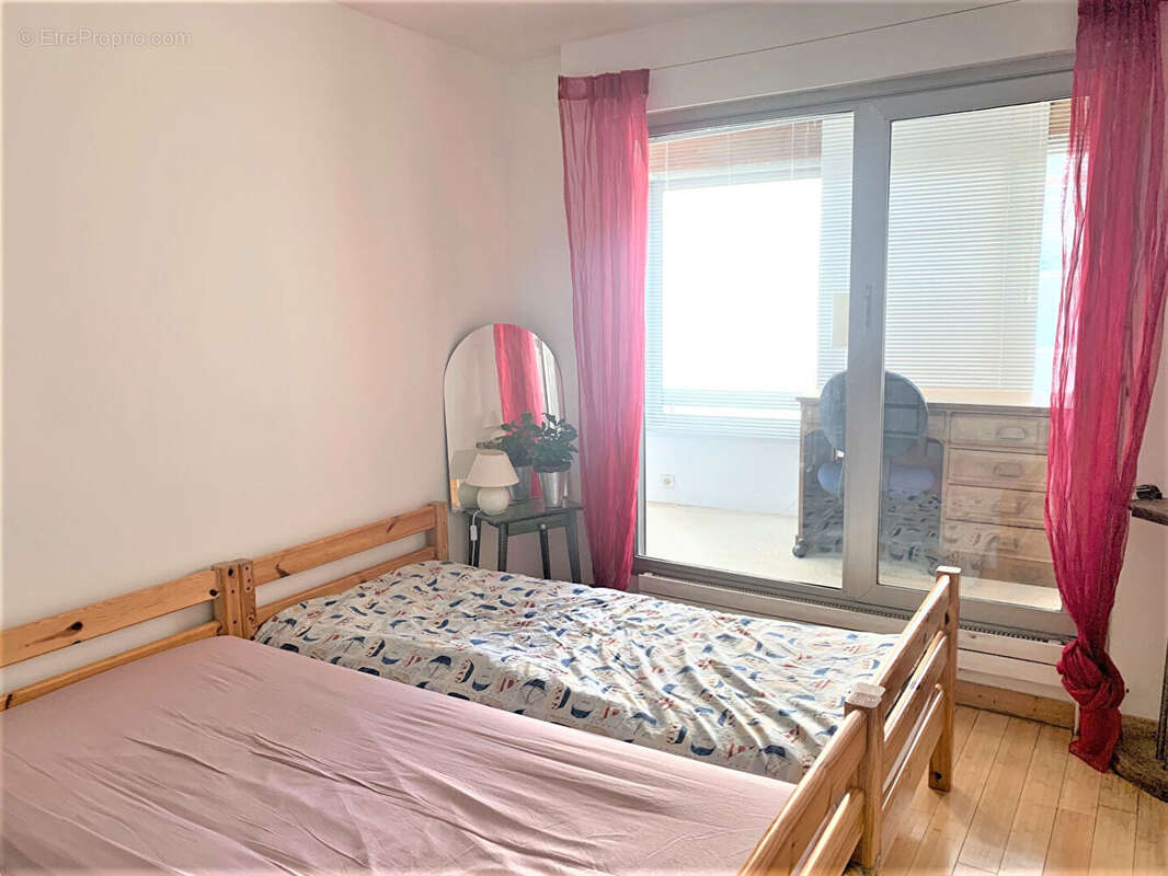 Appartement  4 pièce(s) 93m² + Cave +2 Parkings - photo 4