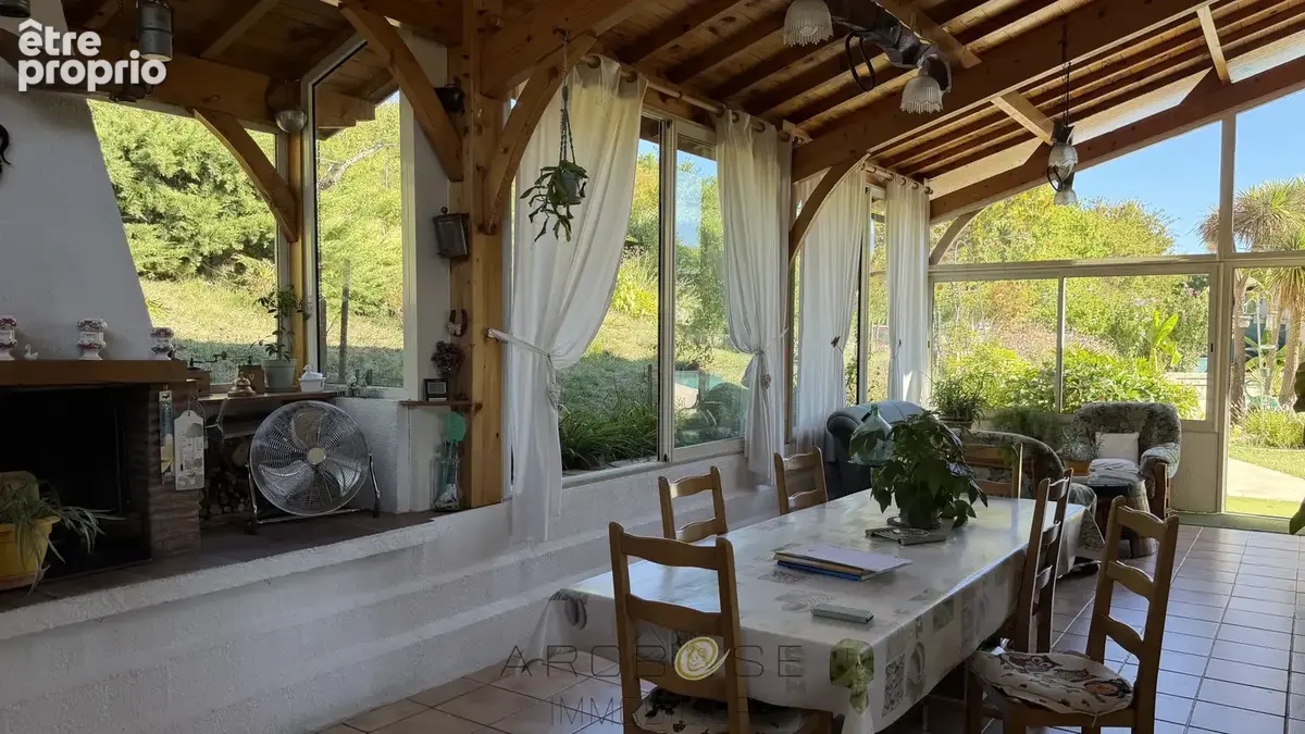 Maison de plain-pied avec piscine et environ 2 hectares - photo 8