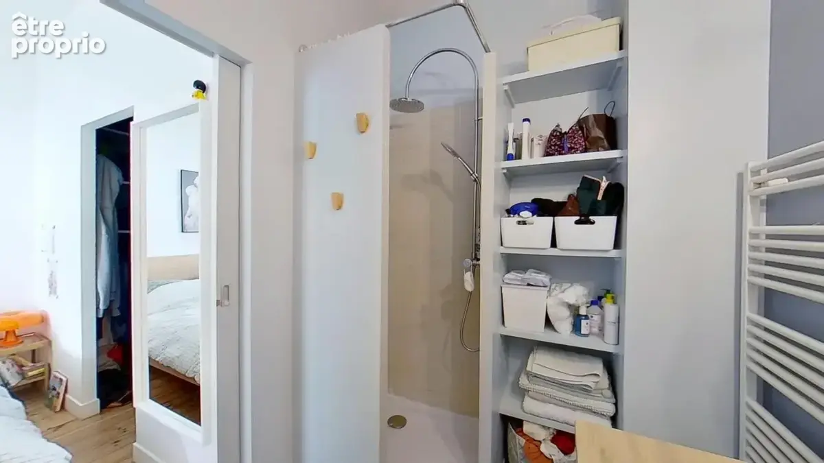 Duplex avec terrasse – À 4 min du métro Robespierre - photo 12