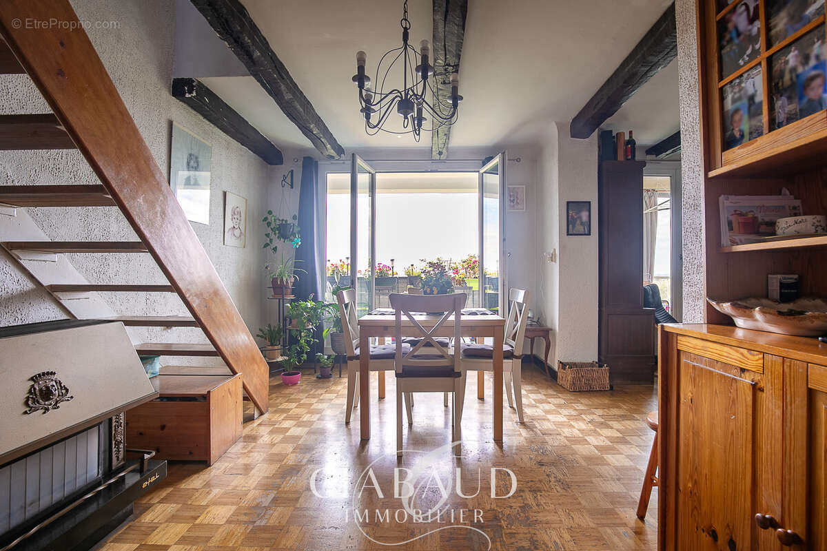 Appartement à MARSEILLE-4E