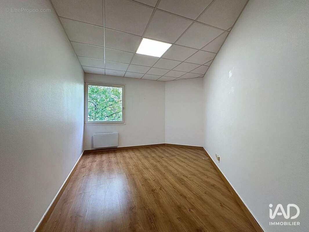 Photo 9 - Commerce à LENTILLY