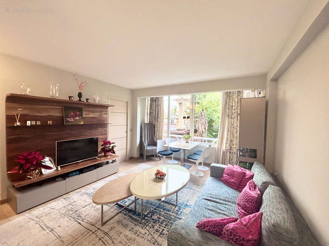 Cannes basse californie t3 de 62 m2 refait a neuf  loggia sud 2 caves - photo 3