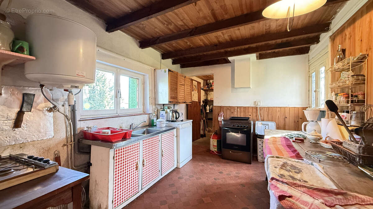 Maison de campagne familiale à rénover entièrement avec grand terrain et dépendances - photo 14