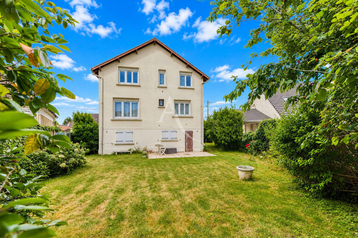 Maison à OZOIR-LA-FERRIERE