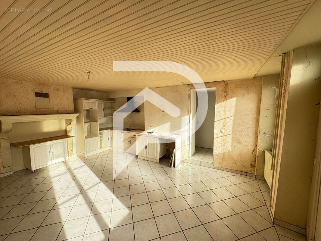 Maison à FAVEROLLES