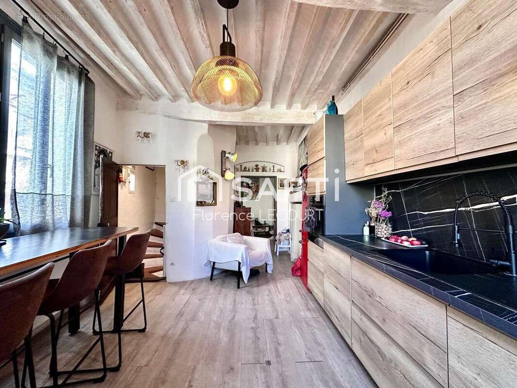 Maison 90 m² à Saint-Maximin-La-Sainte-Baume  - photo 3