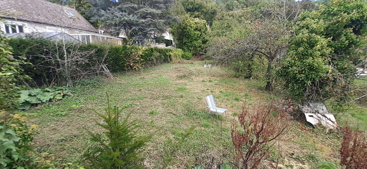 Terrain à CHAMPAGNE-SUR-OISE