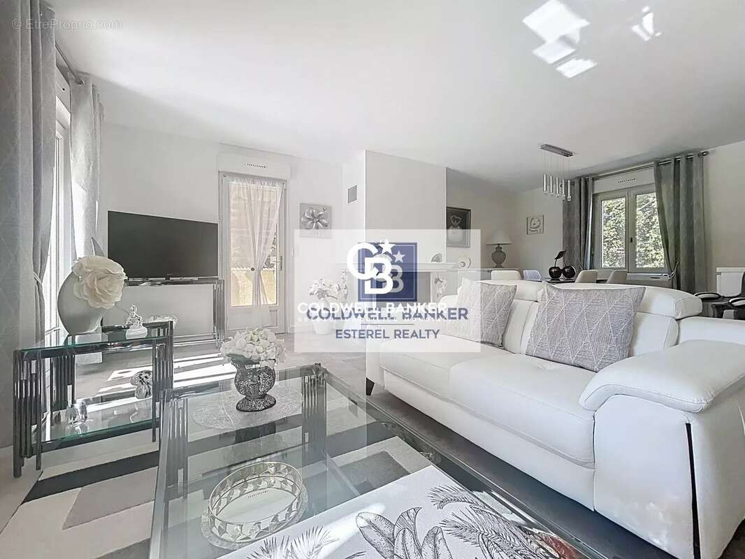 Maison à ROQUEBRUNE-SUR-ARGENS