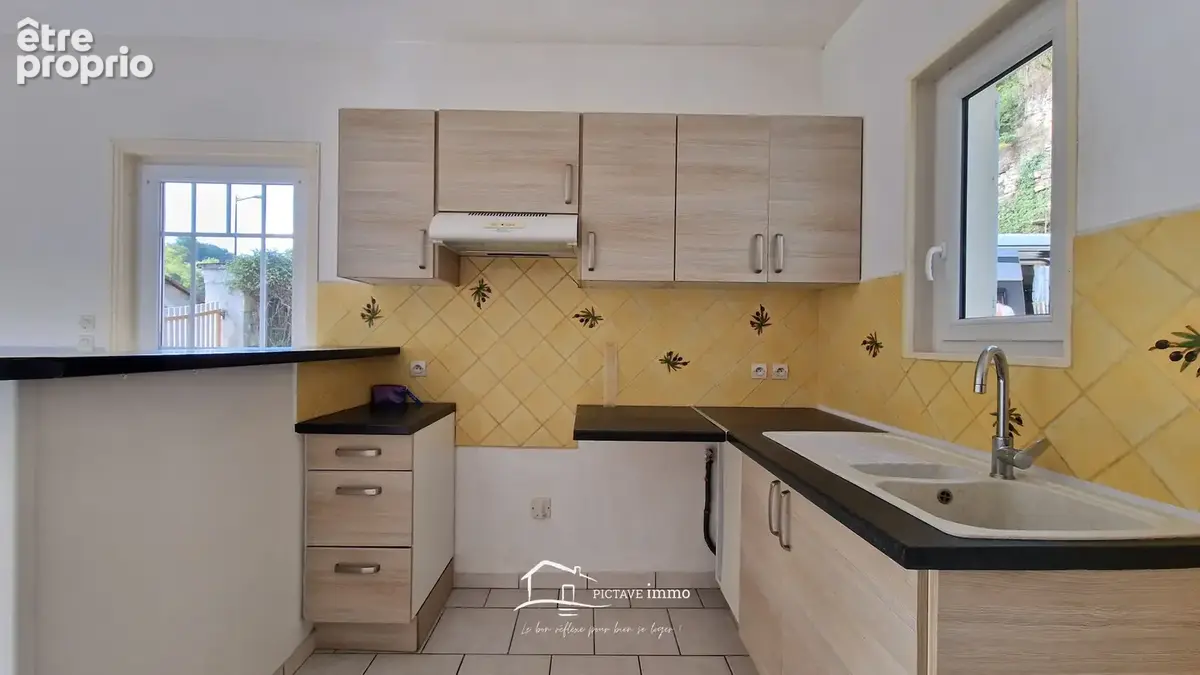 Maison de bourg spacieuse avec dépendances   Lusignan centre - photo 5