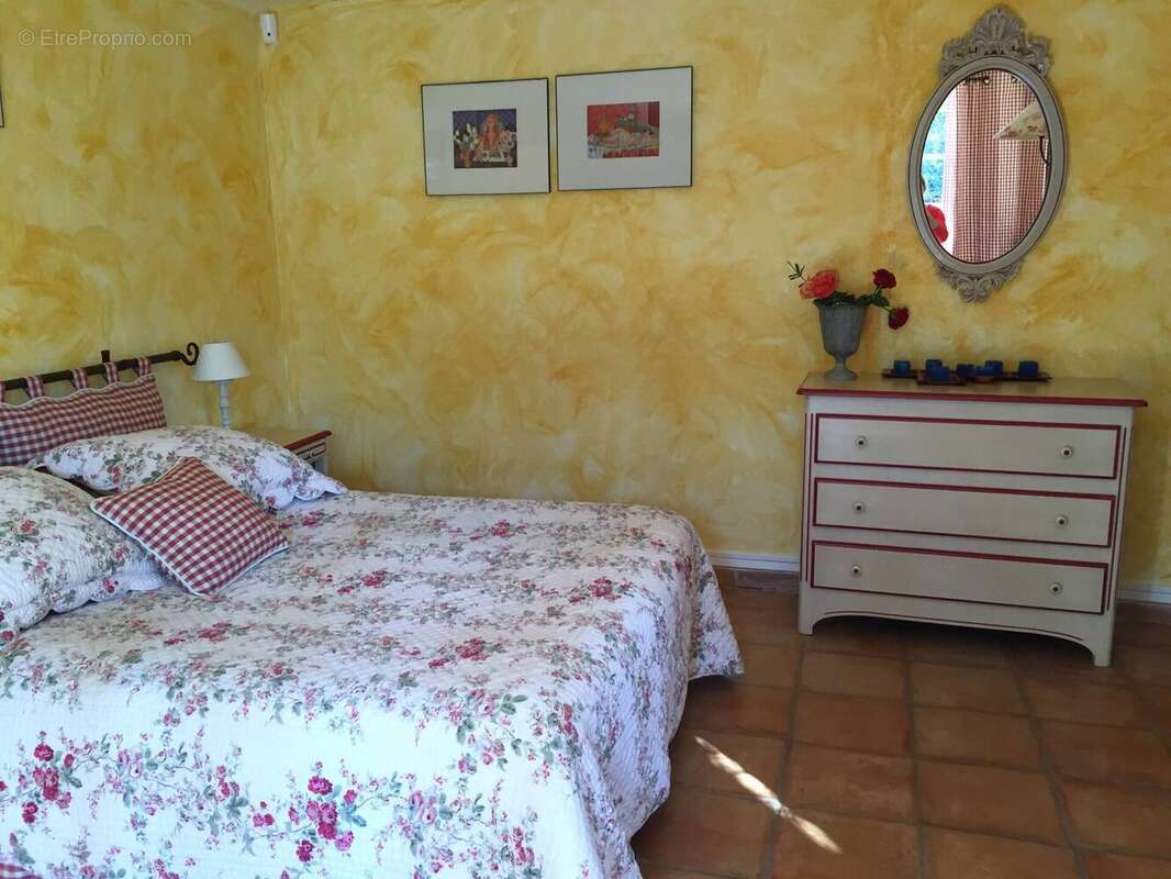 Maison à MONTFERRAT