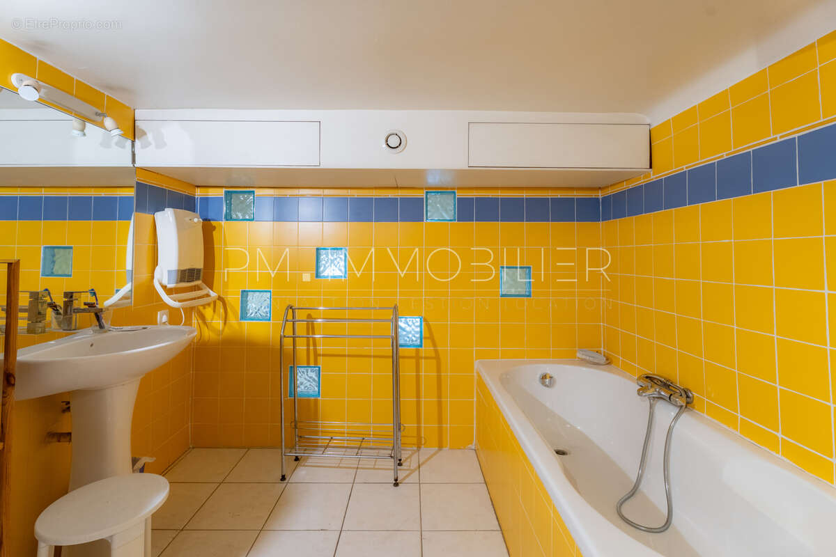 Appartement à MARSEILLE-1E