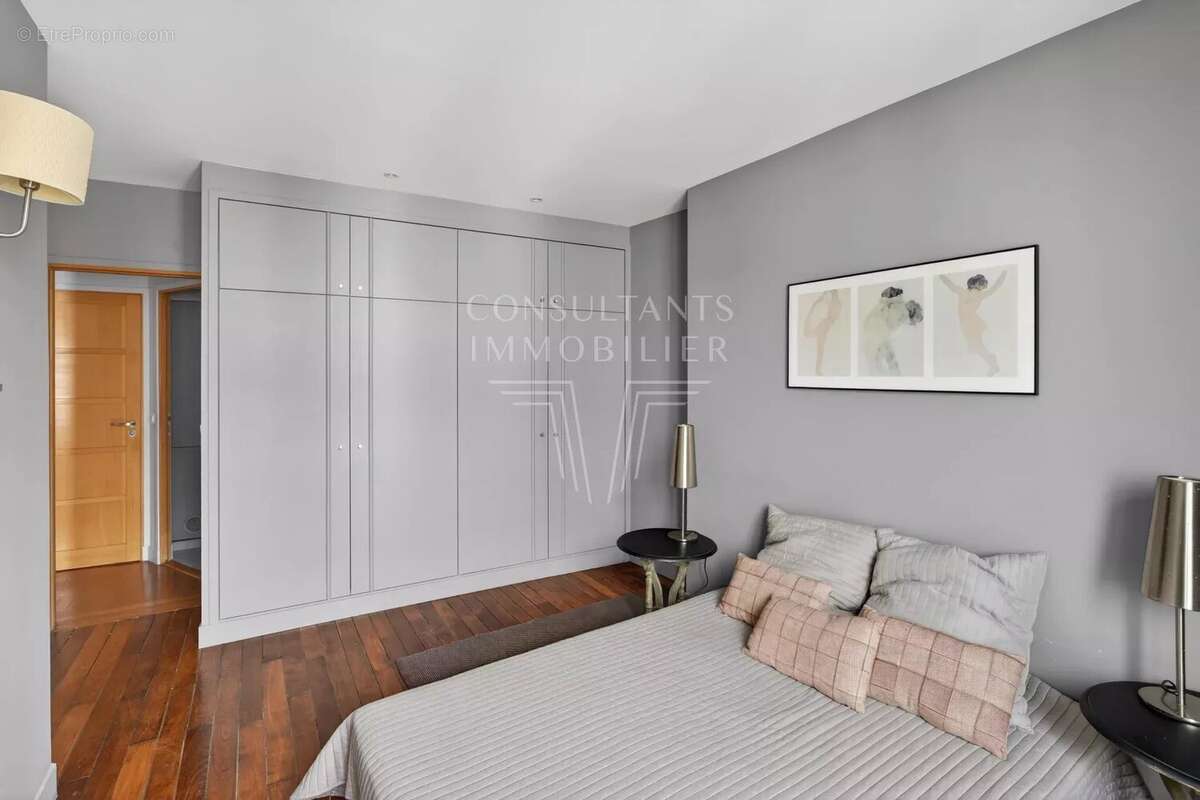 Appartement à NEUILLY-SUR-SEINE