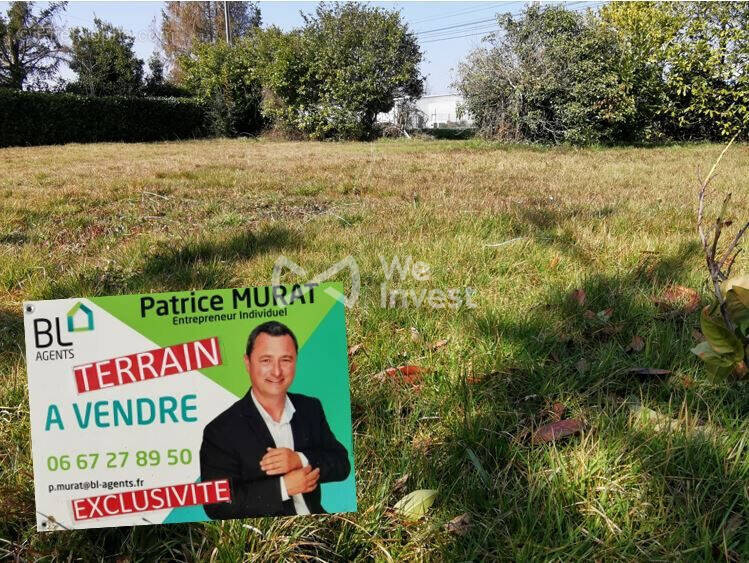 Terrain à LA LANDE-DE-FRONSAC