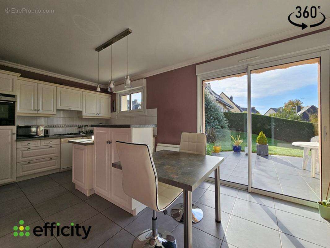 Maison à LA CHAPELLE-DES-FOUGERETZ