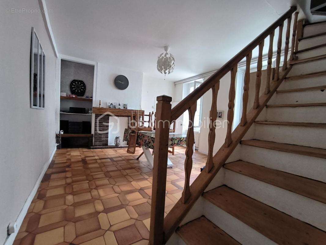 Maison à VILLENEUVE-SUR-YONNE