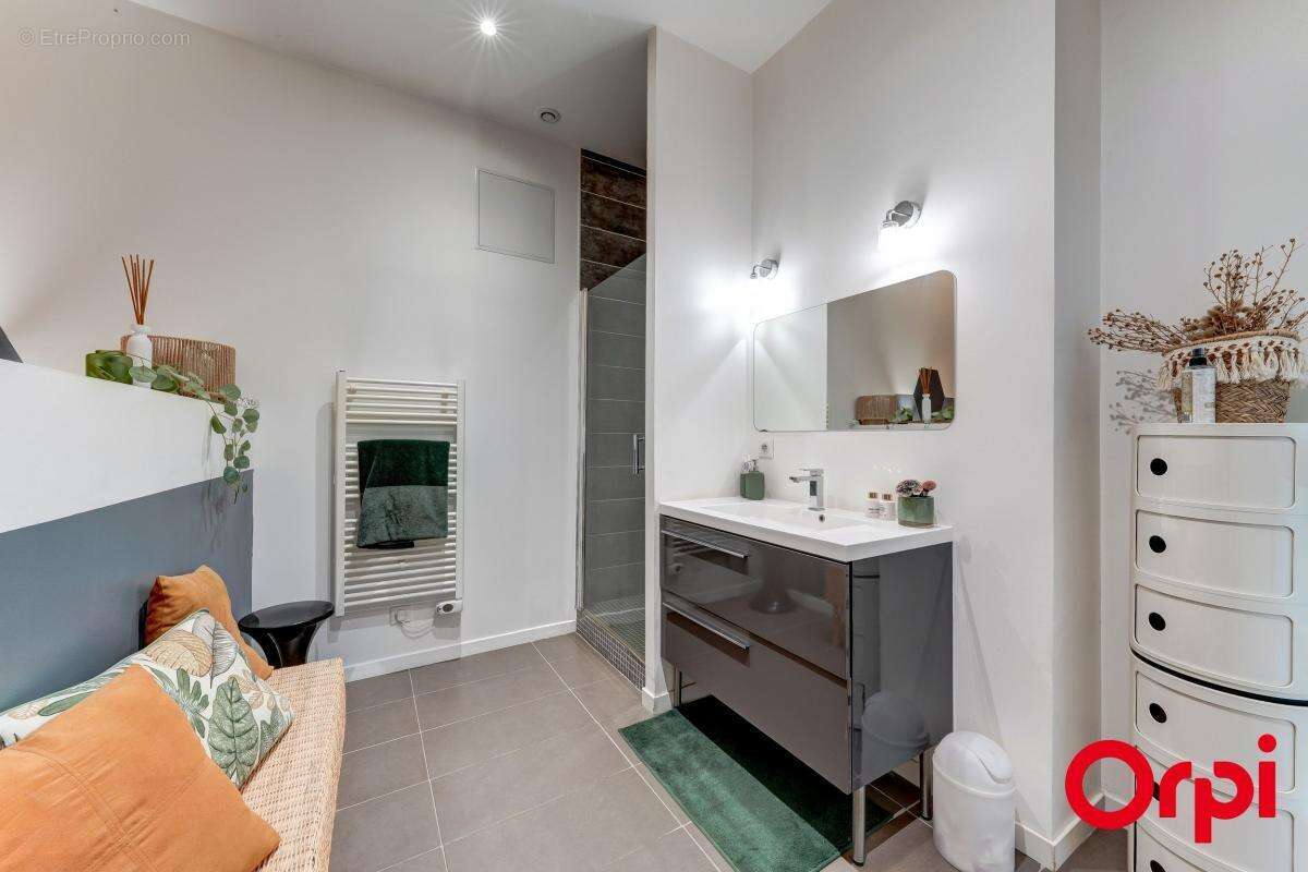 Appartement à RILLIEUX-LA-PAPE