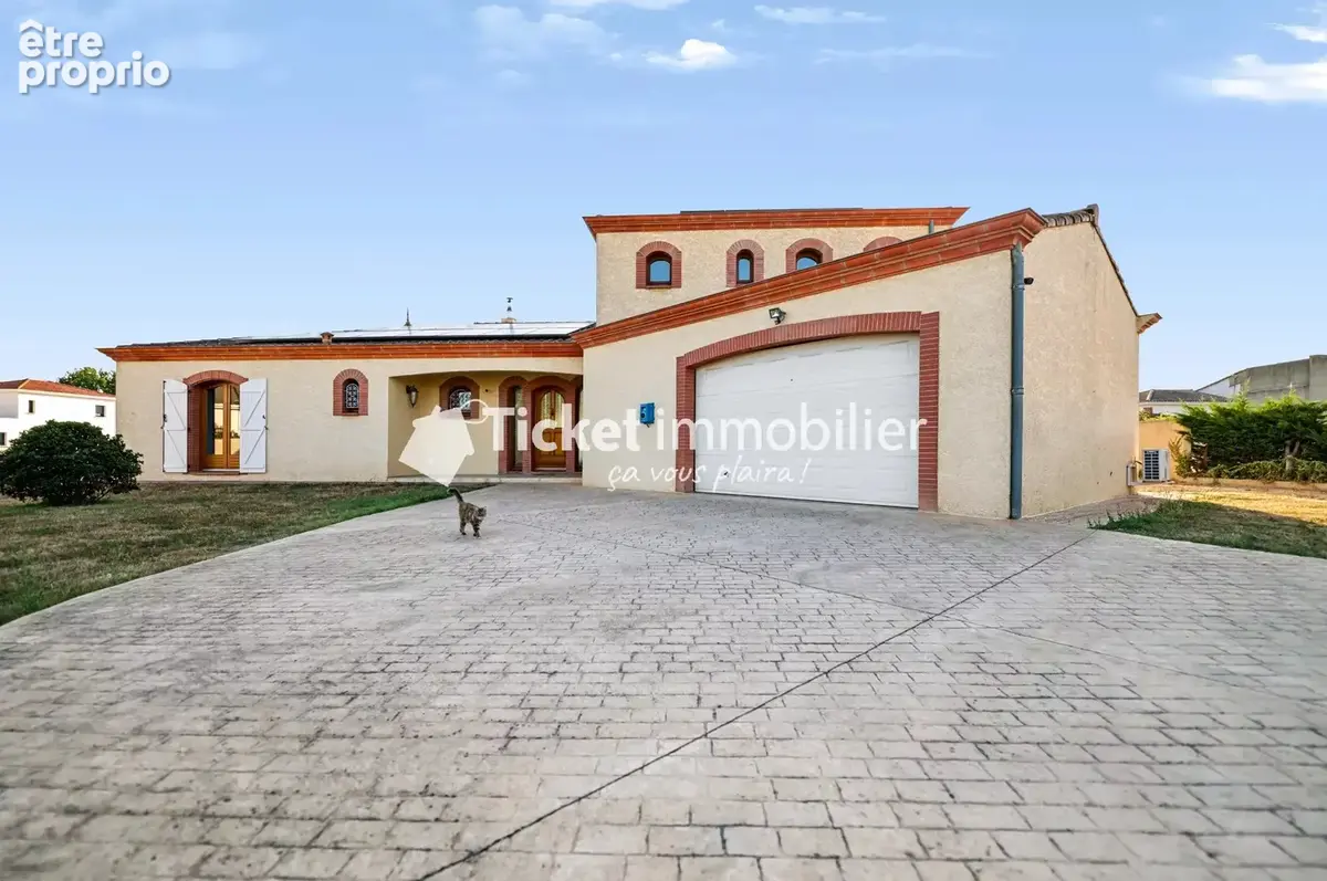 Villa t6 215m2 terrain 5558m2 constructible, piscine au sel liner neuf, aquathermie 2 puits, 4kw panneaux, double veranda 72m2,  - photo 2