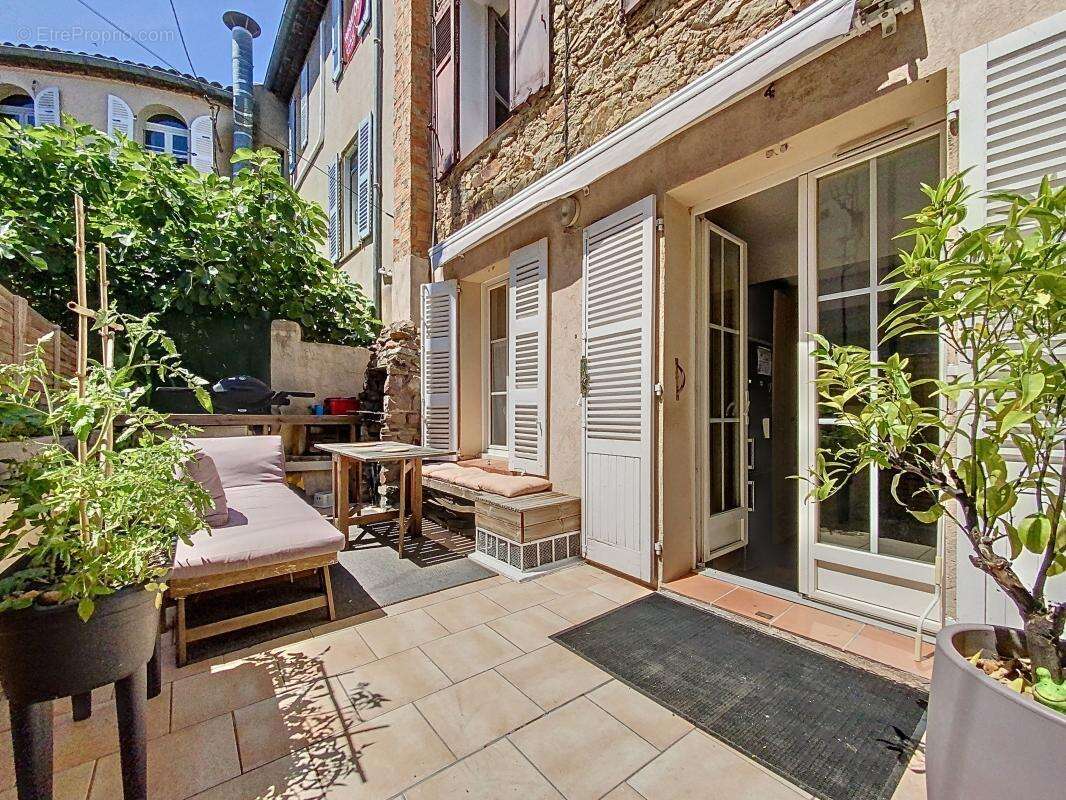 Appartement à ROQUEBRUNE-SUR-ARGENS