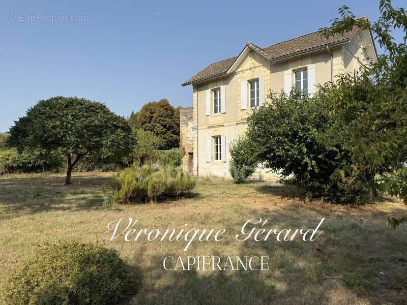 Maison à PETIT-PALAIS-ET-CORNEMPS