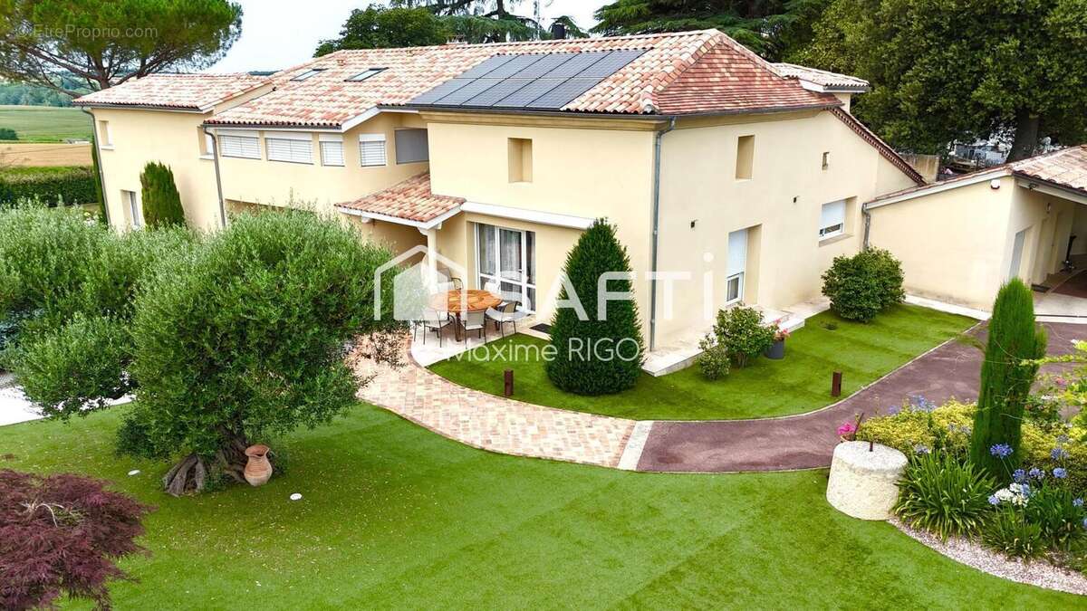 Maison 518 m² à Puymiclan  - photo 3