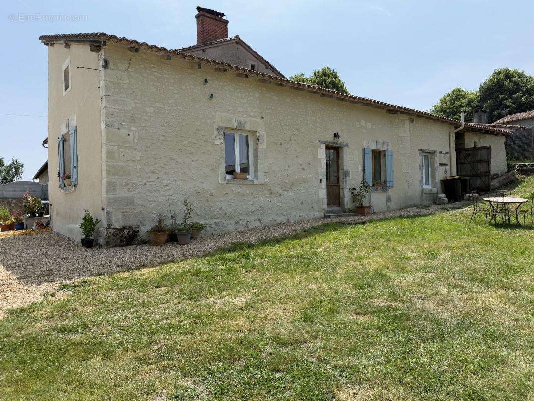 Maison à AUBETERRE-SUR-DRONNE