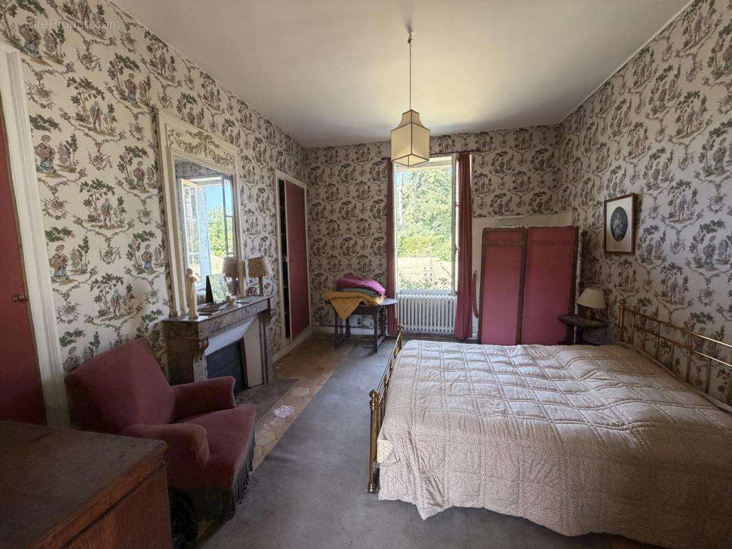 A moins de 2 heures de Paris, Ancien Presbytère de Coulonges-les-Sablons – Propriété de caractère sur un parc de 7 500 m² - photo 11