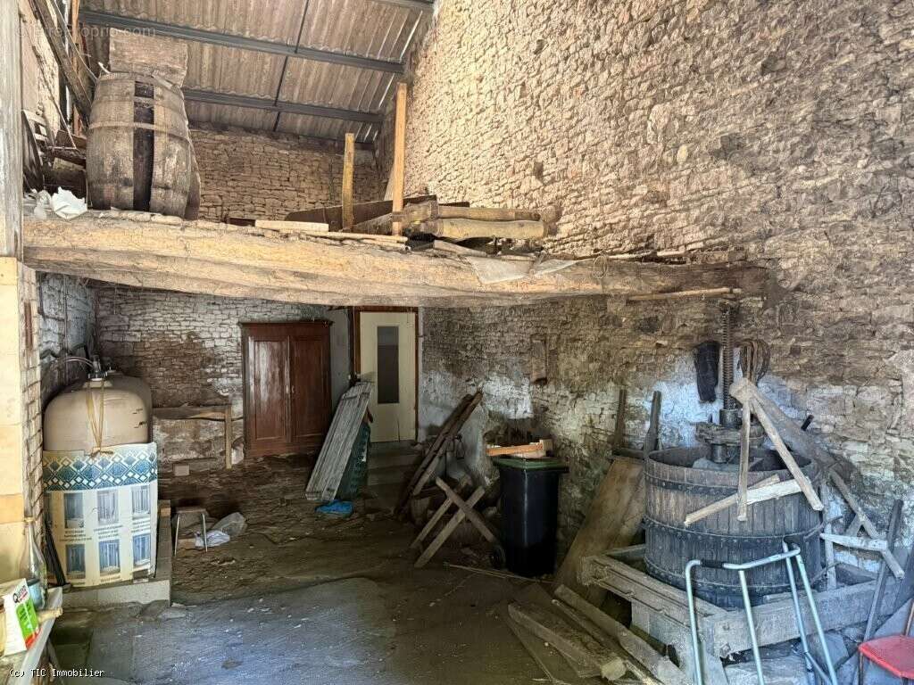 Maison de Village A Rénover Sur 1683m² - photo 23