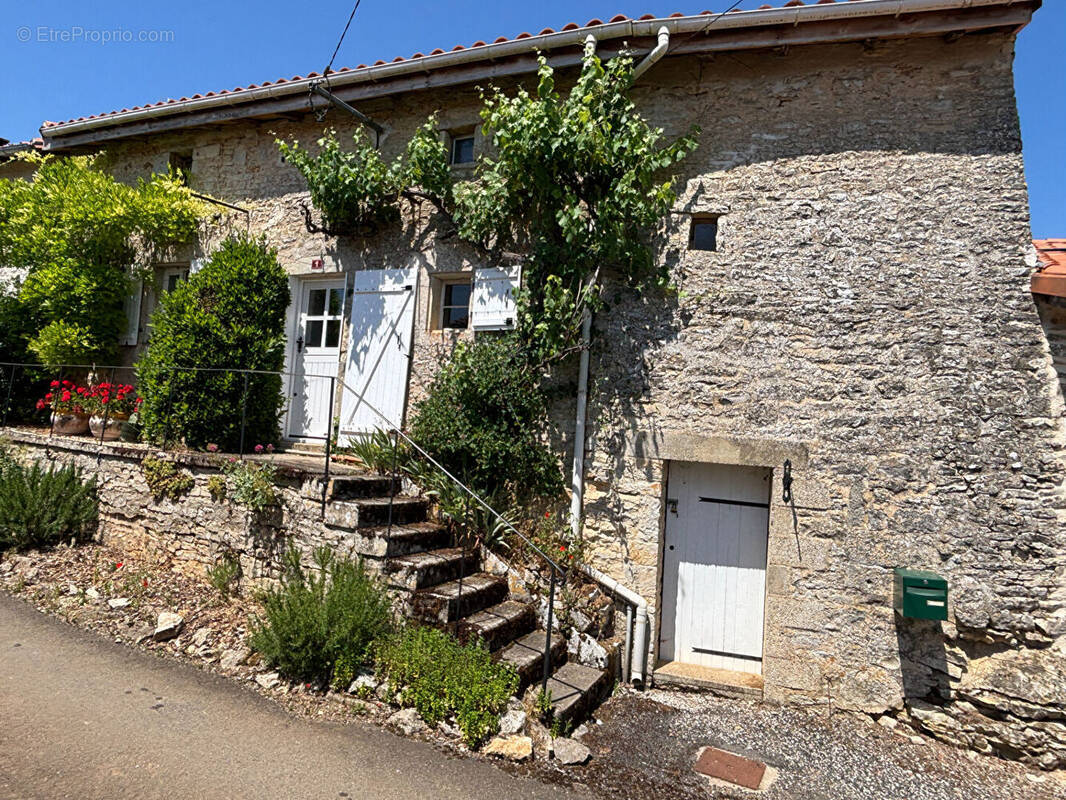 Maison à NANTEUIL-EN-VALLEE