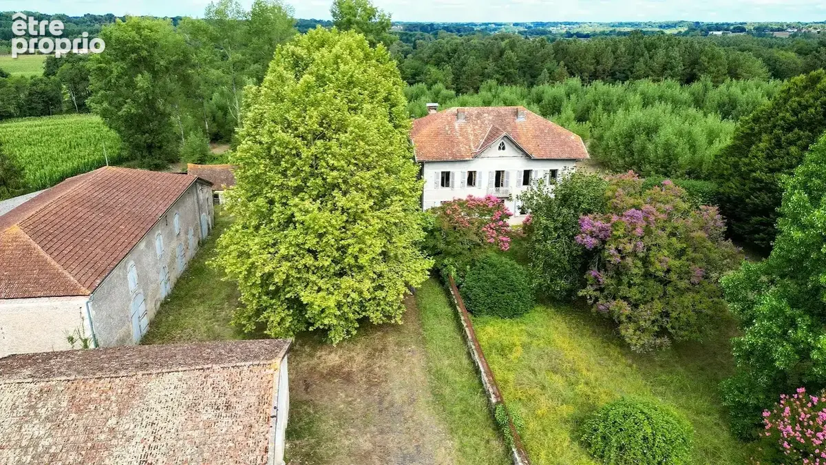 Élégante Maison de Maître XVIIe siècle : Un lieu rare, calme et au potentiel exceptionnel - photo 2