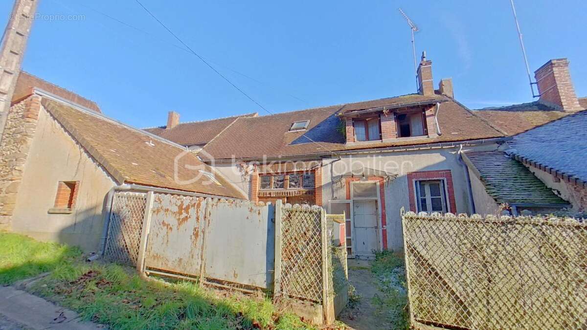 Maison Ancienne à rénover avec une grange et une cour 178 m² de terrain - photo 13