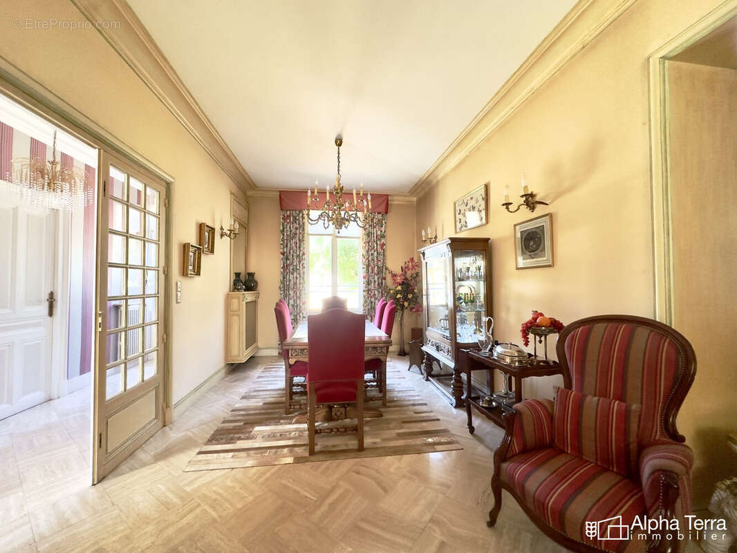 Maison 217 m² à Douvres-La-Delivrande  - photo 9