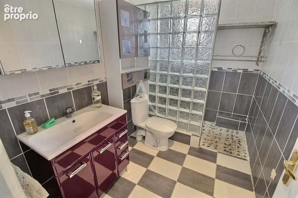 À vendre  ideal investisseur locatif villa 3 faces de 270 m² sur terrain de 390 m² - photo 9