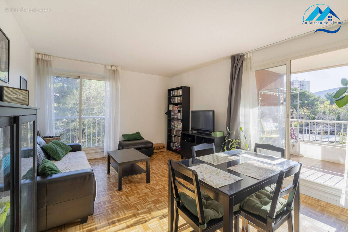 Séjour/Salle à Manger - Appartement à MARSEILLE-11E