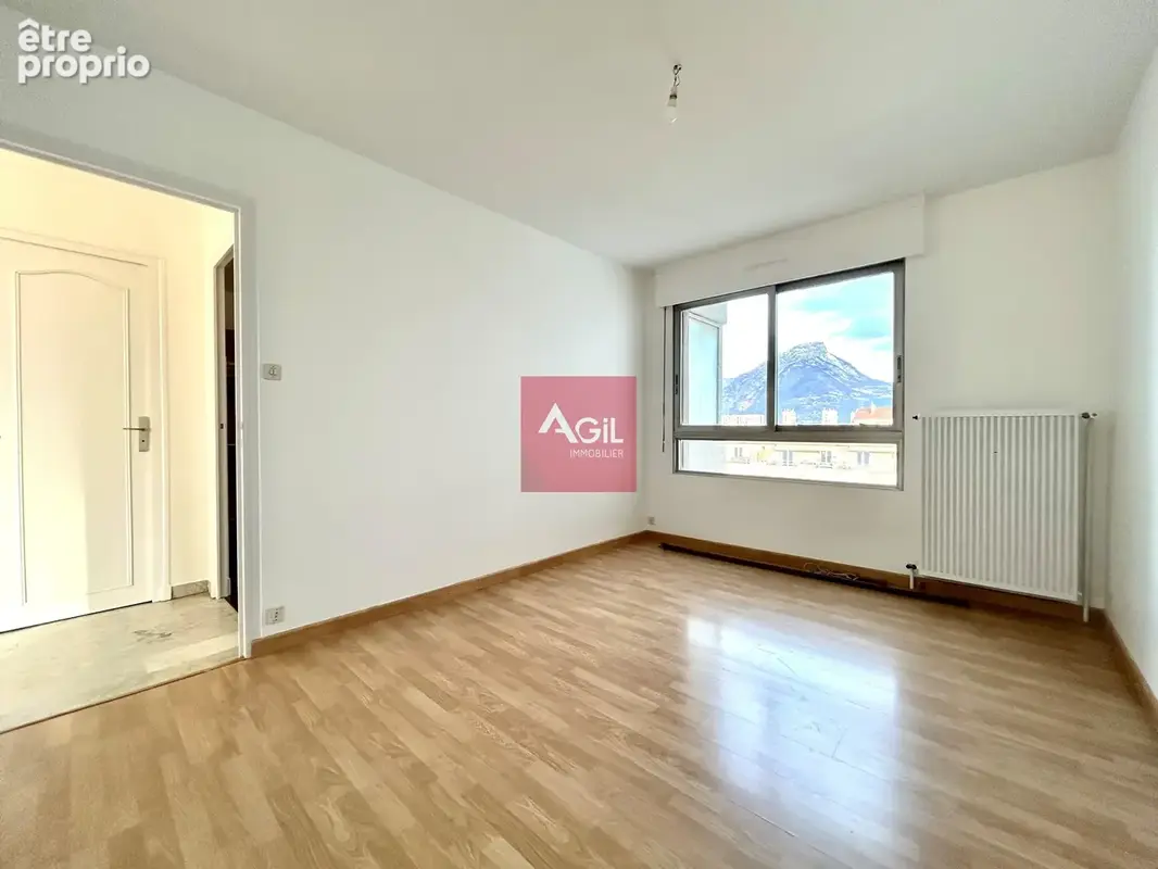 GRENOBLE - T3 de 75m2 avec balcon, cave et possibilité garage. - photo 8