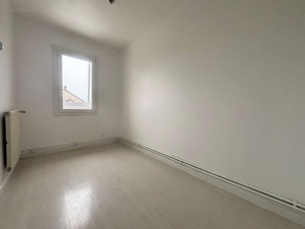 Maison à SAINT-PIERRE-DU-PERRAY