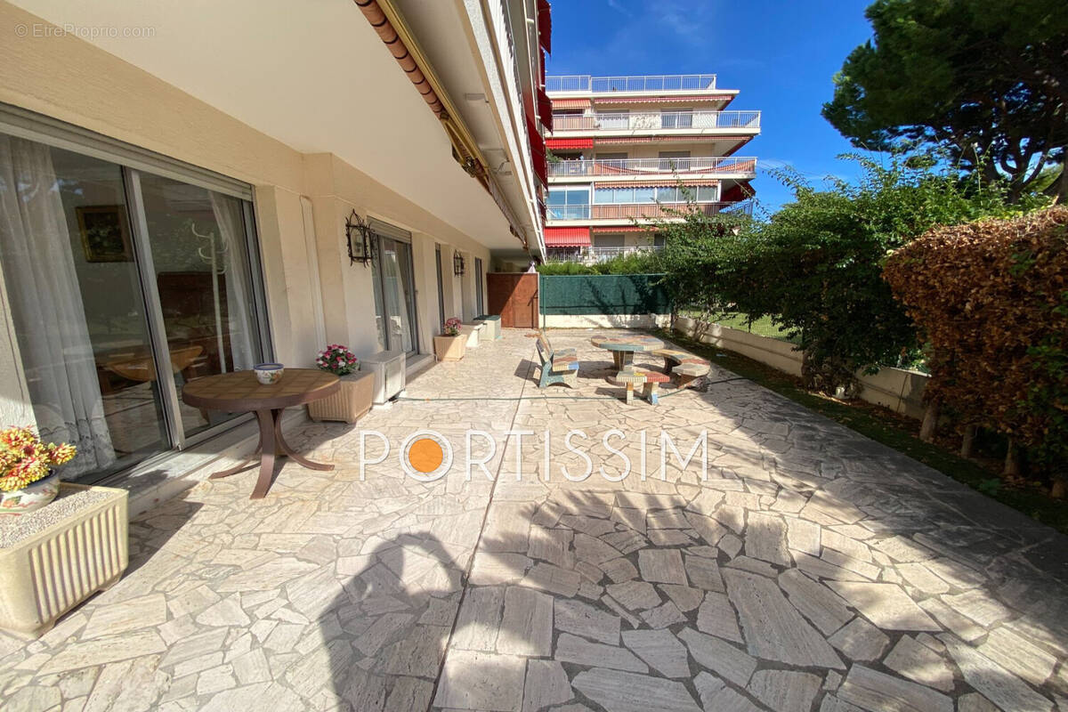 Appartement à SAINT-LAURENT-DU-VAR