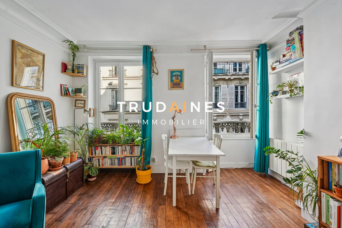 Appartement à PARIS-17E