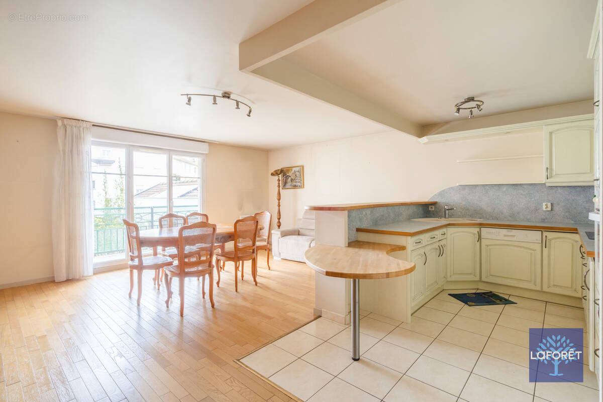 Appartement à LES PAVILLONS-SOUS-BOIS