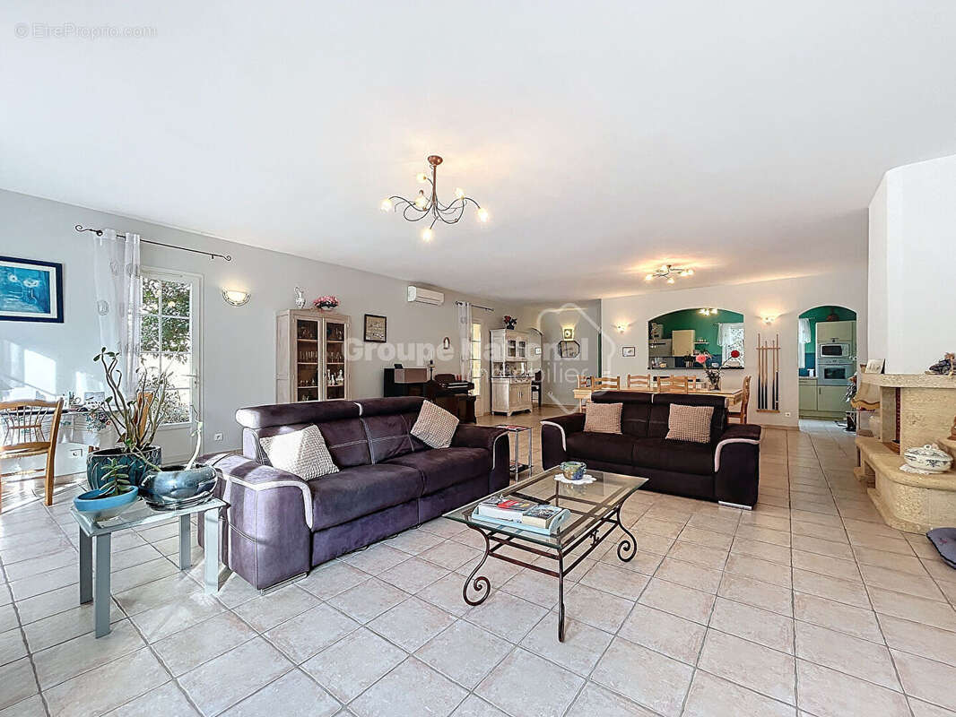 Maison à SAINT-RESTITUT